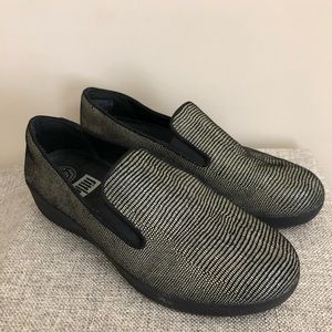 FitFlop comfort shoe slip on lizard print 8.